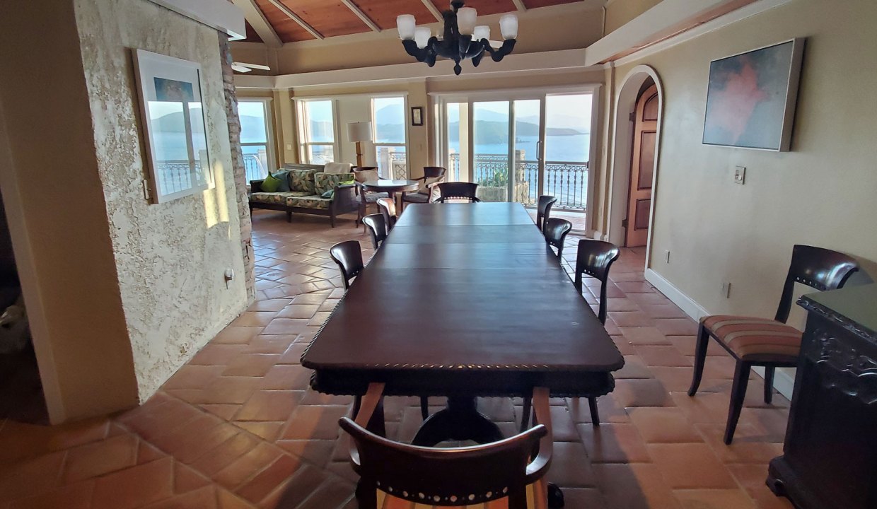 villa-agel-dining-room-table (1)