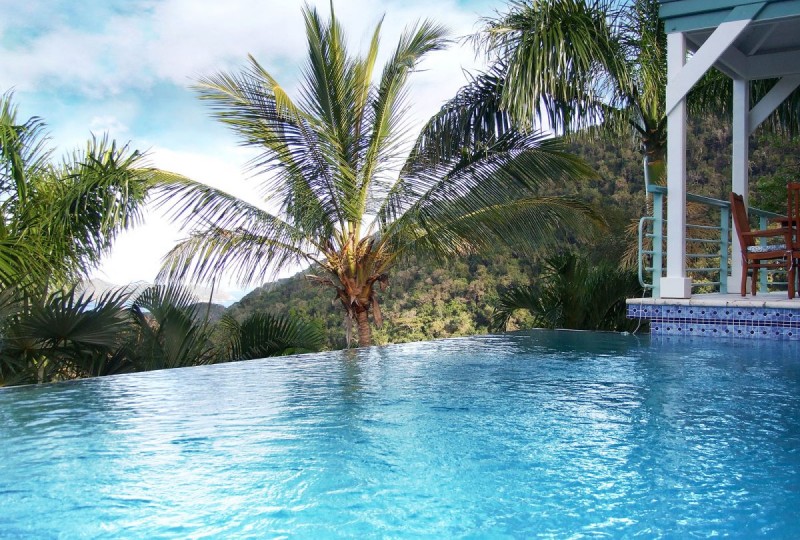 Chateau-Margot_Infinity-Pool-1200x900-800x540